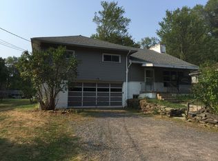 52 Poplar St, Dallas, PA 18612