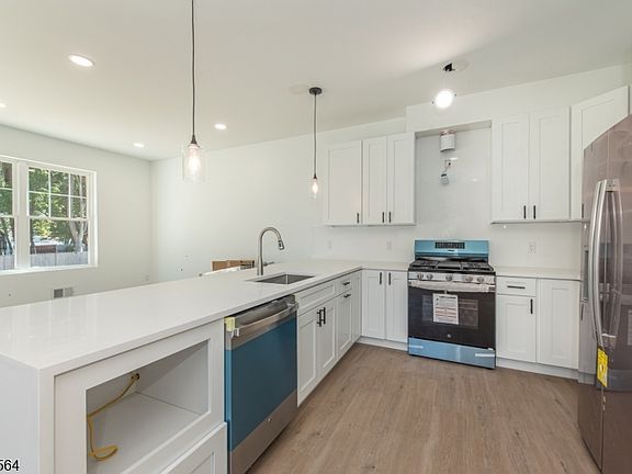 4th image of 8 Halsey St #8A