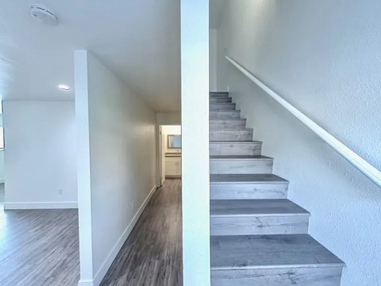 FH - Hilltop Apartments — Photo 37