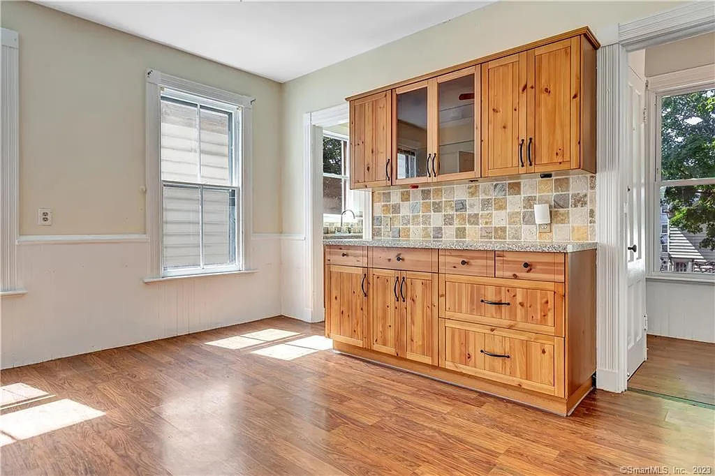 4 bed, 2.0 bath, 1800 sqft, $3,600 — Photo 3