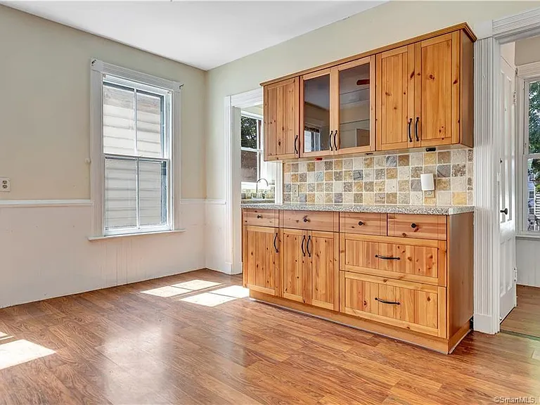 28 Edwards St #2 — Photo 3