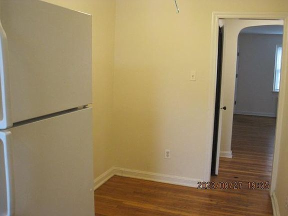 2nd image of 800 Windermere Ave #1