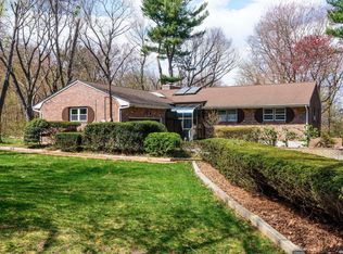 18 Major Trescott Ln, Northport, NY 11768
