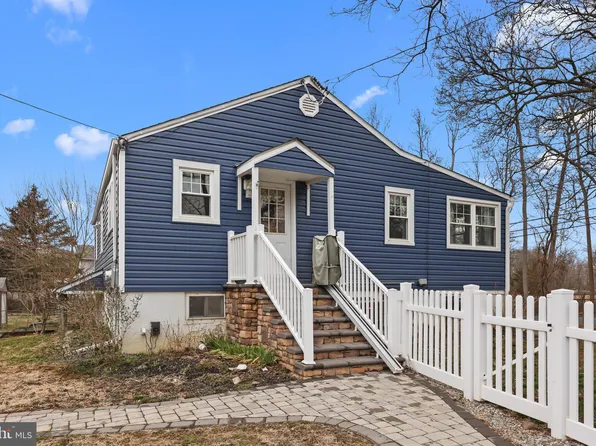 3803 Groveland Ave, Levittown, PA 19056