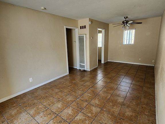 3rd image of 4992 Auburn Dr #C