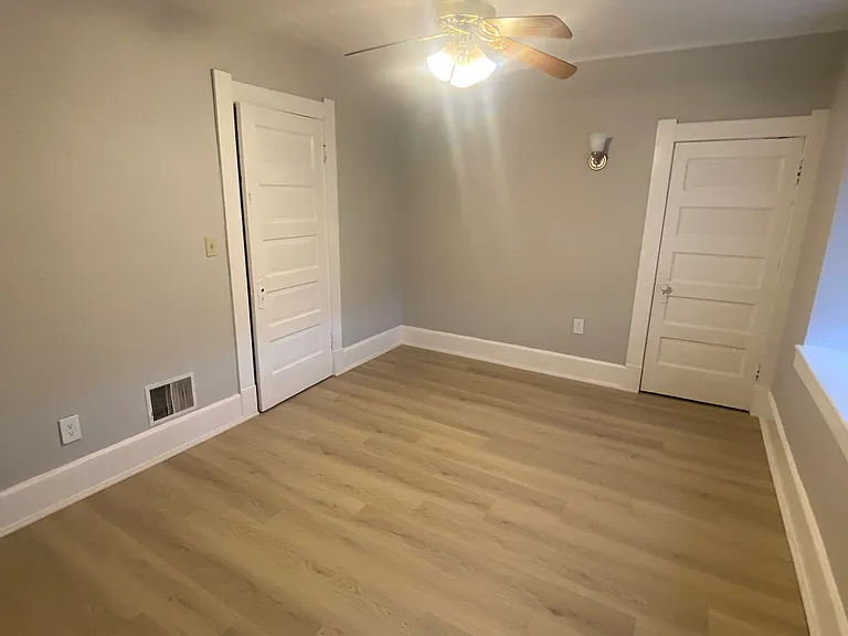 264 E Lake St — Photo 11