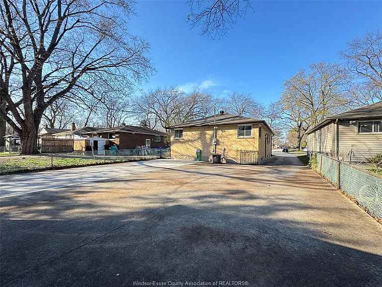 1595 Sun Valley Dr — Photo 35