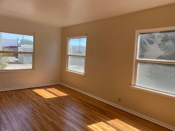 3rd image of 701 S Louise St #D