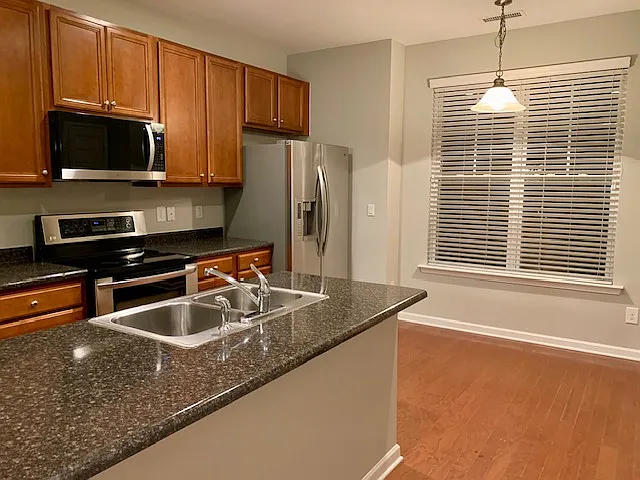 3 bed, 2.5 bath, 1574 sqft, $1,800 — Photo 4
