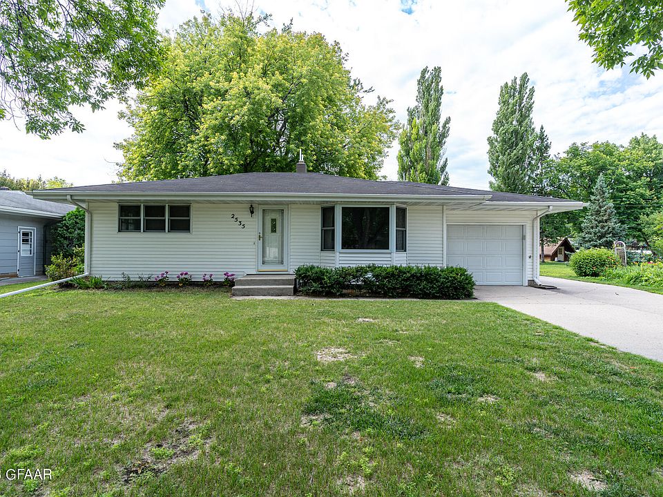 1st image of 2535 Clover Dr