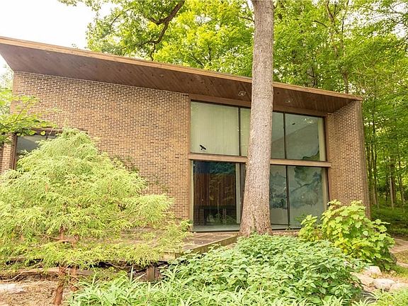 3rd image of 2852 Burrwood Dr