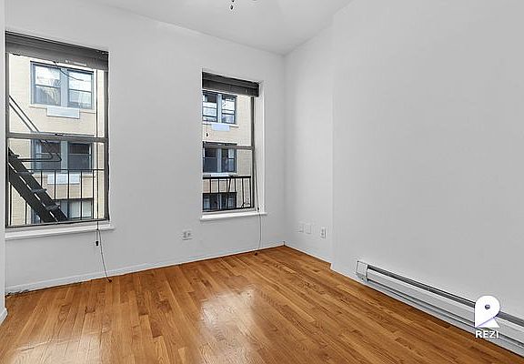 4th image of 318 W 49th St APT 4RW