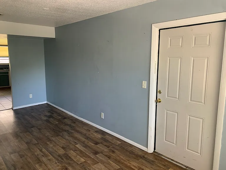 656 Williamsburg Dr #4 — Photo 5