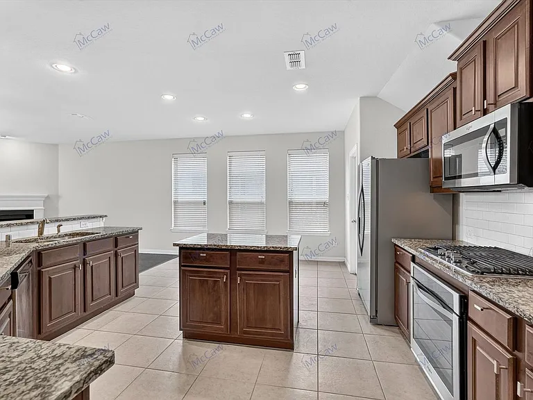 1314 Torrington Ln — Photo 5