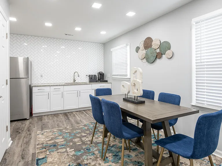 Ponderosa Apartments — Photo 17