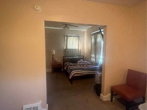 5th image of 2927 E 115th St
