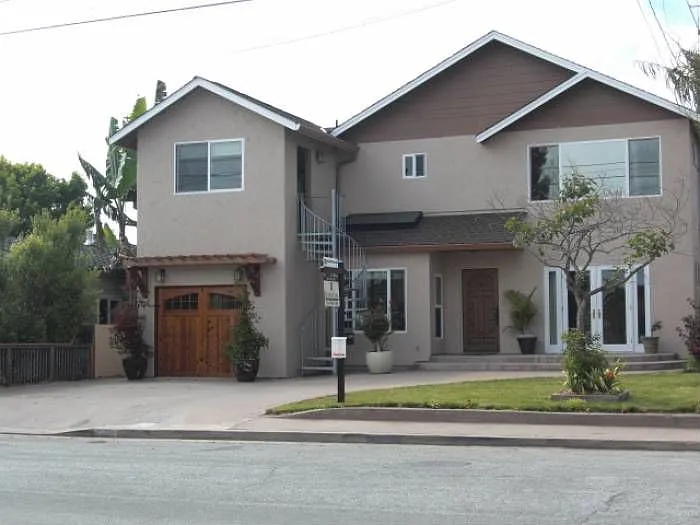 4401 Gladys Ave photo 1