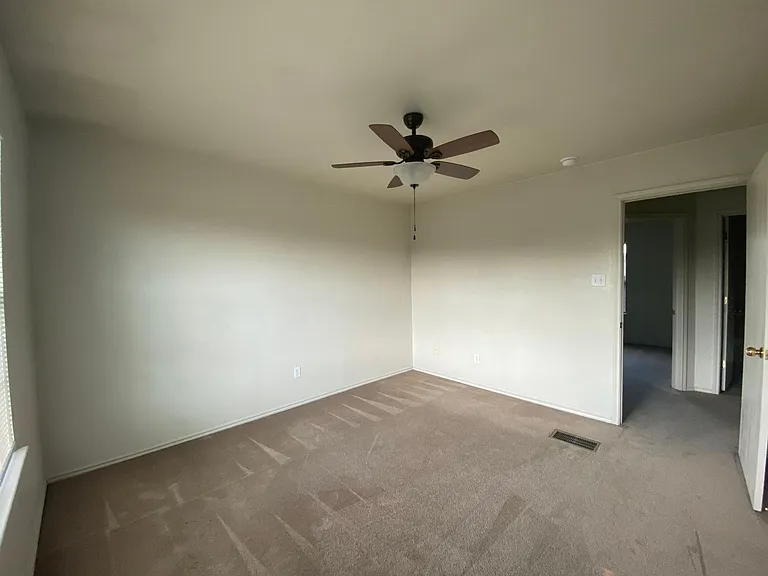 1610 Aztec Trce #B — Photo 5