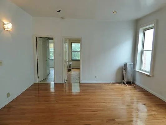 Rented by Amorelli Realty | media 2