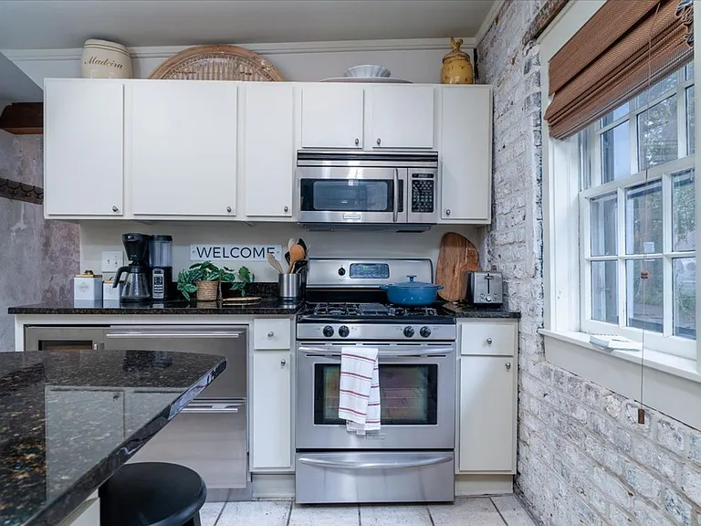 53 Hasell St #J — Photo 18