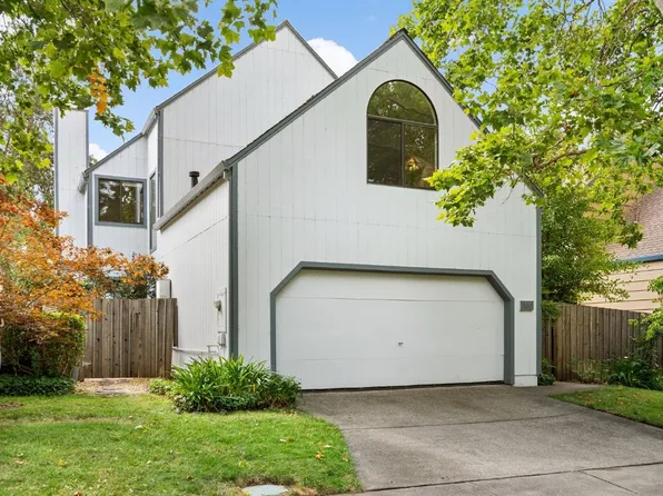 560 March Avenue, Healdsburg, CA 95448