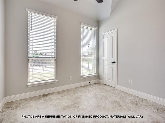 4th image of 1913 Bellflower Dr