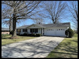 1104 Ridgeway Rd, Macon, MO 63552