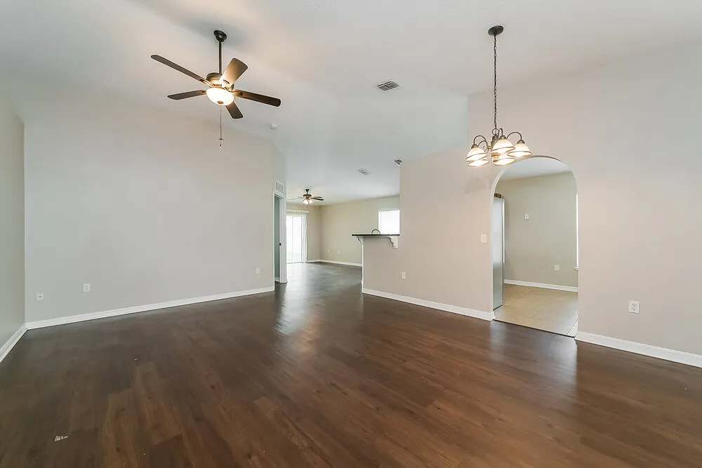 3 bed, 2.0 bath, 1477 sqft, $2,060 — Photo 4