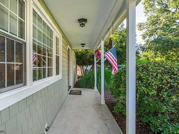 2nd image of 48 Oneida Ave