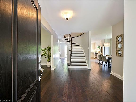 3rd image of 3077 Swansea Dr