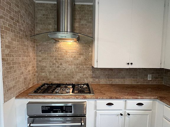 5th image of 251 Octavia Pl