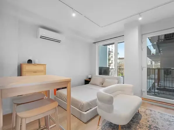 16 West Street image 1 of 13