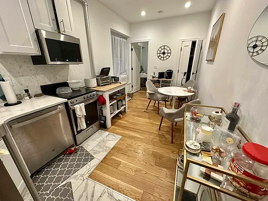 Rented by J PRESTON AND ASSOCIATES INC | media 10