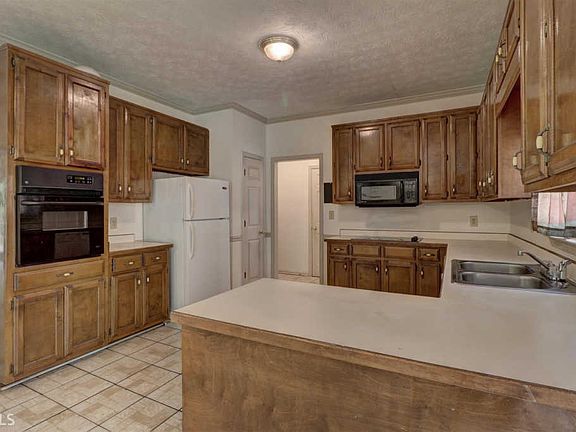 5th image of 3385 Hunters Hill Dr