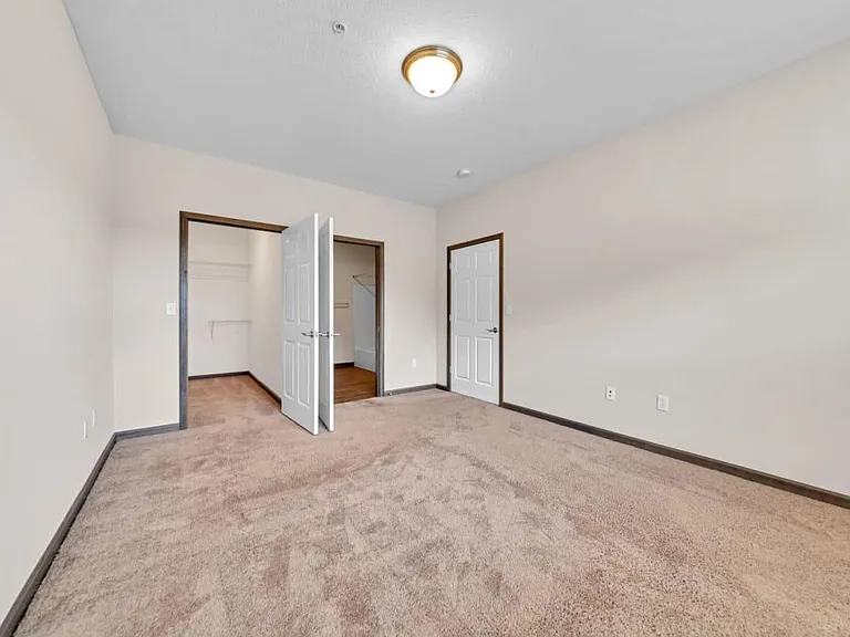 Hutchison Place Apartments — Photo 16