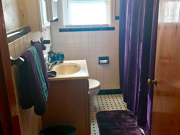 4th image of 2402 Bradley Ave #2