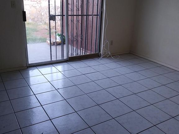 4th image of 3528 E Glen Dr #A