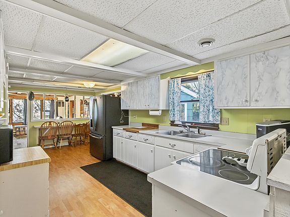 5th image of W6253 Birch St
