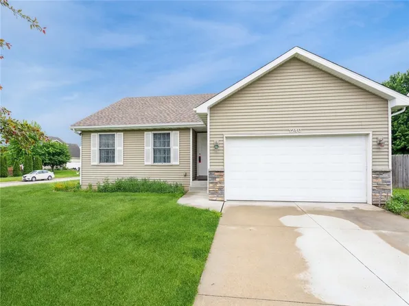 1240 Crestview Dr, Carlisle, IA 50047