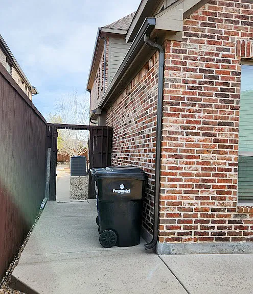 Right Side Yard 1a