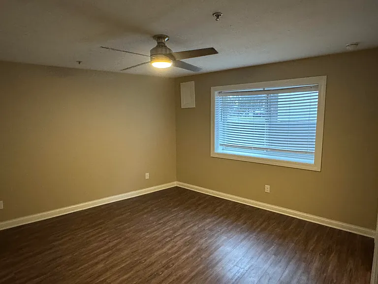 465 Burch St #4 — Photo 4