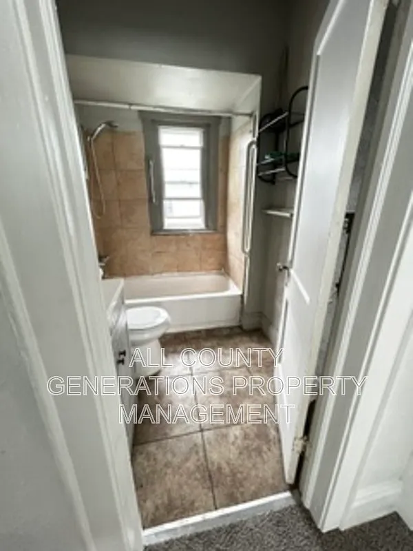 3 bed, 1.5 bath, $1,250 — Photo 4