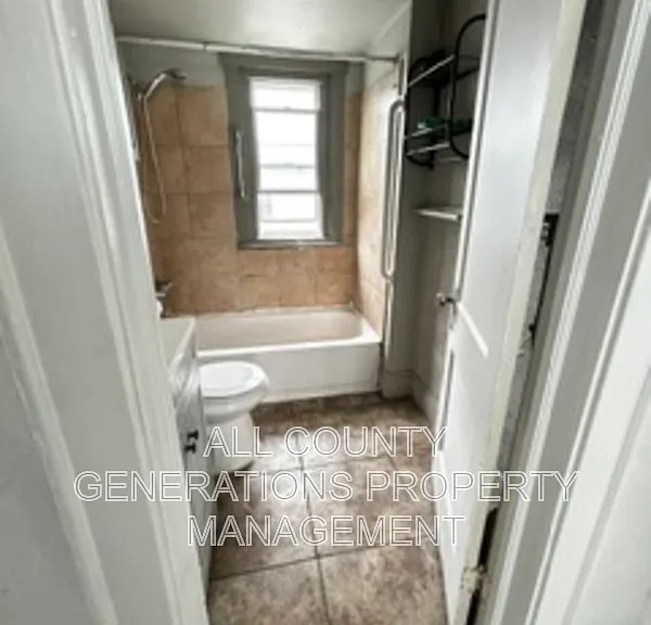 11909 Continental Ave — Photo 4