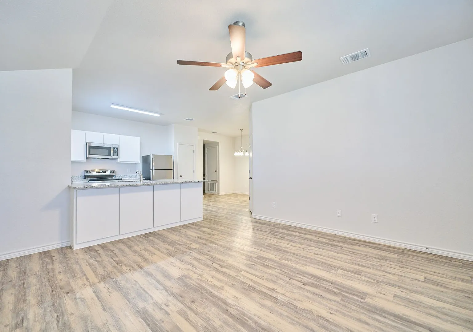 1809 Clovis — Photo 3