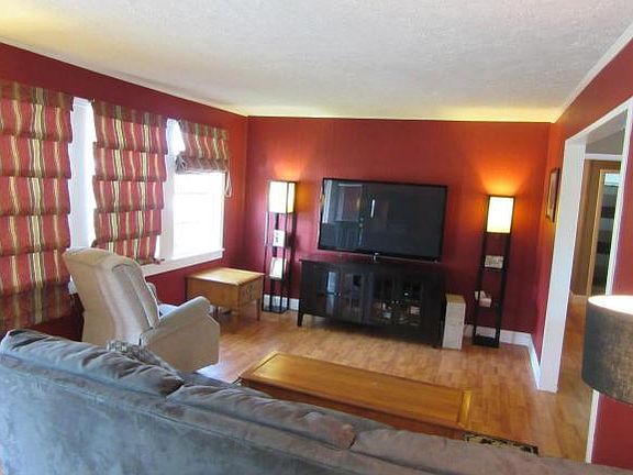 3rd image of 1568 Greenfield Ave