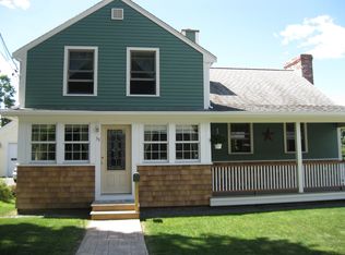 39 Riverview Ave, Tiverton, RI 02878