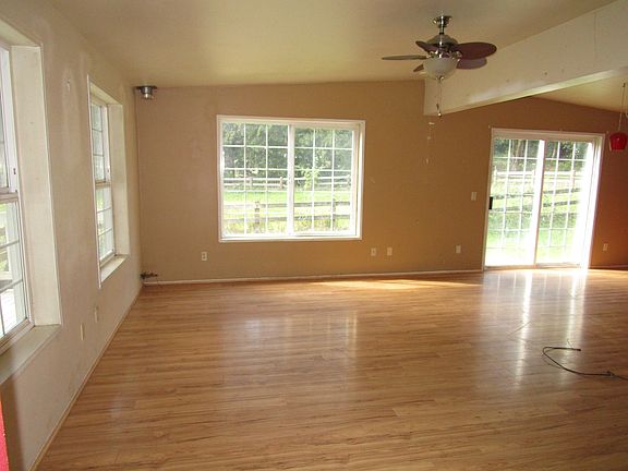 5th image of 22415 Dubuque Rd