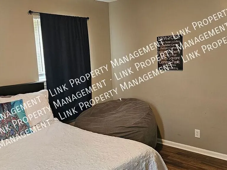 2433 Meade Cir — Photo 25