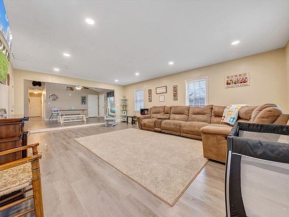 2nd image of 5 Delong Ln