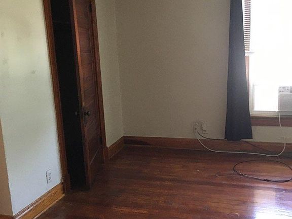 4th image of 3934 Regent Ave